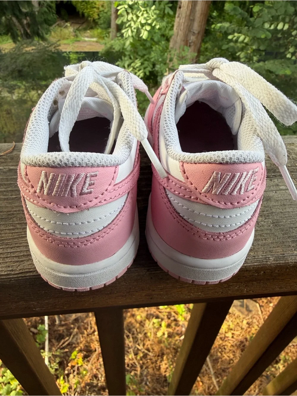Nike Kids Low-Top Sneakers in Pink and White
